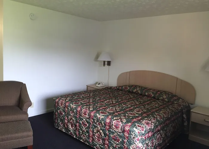 Motel: Economy Inn - Lafayette