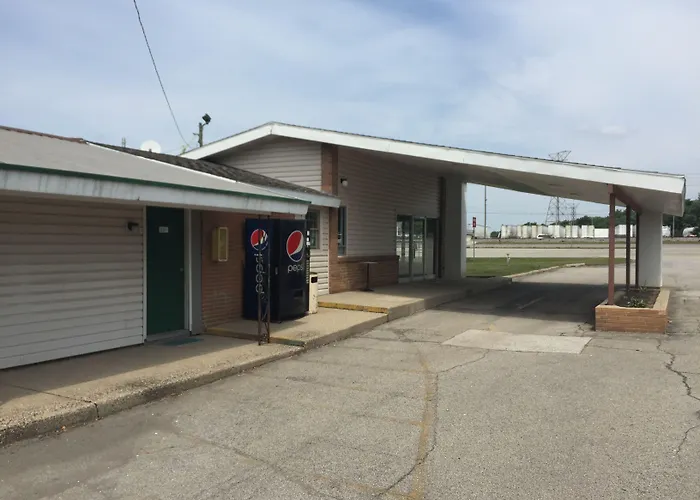 Motel: Economy Inn - Lafayette